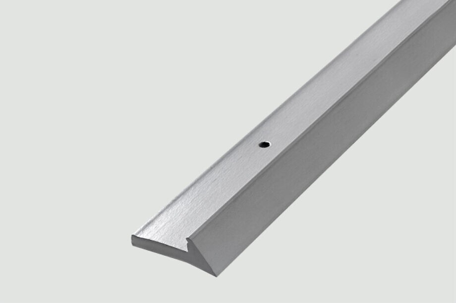 Kunststoff-Dreikantleiste voll Nagelfahne